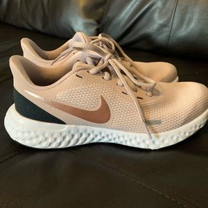 Nike Revolution 5 Running Shoes